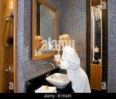 England, Northern Ireland, Belfast. A female guest in the bathroom of a bedroom at the Culloden Hotel. Stock Photo