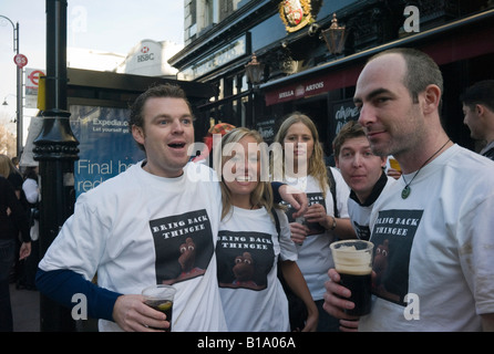 New Zealanders celebrate Waitangi Day in London with a Circle Line Underground pub crawl - group at pub in Gloucester Road Stock Photo