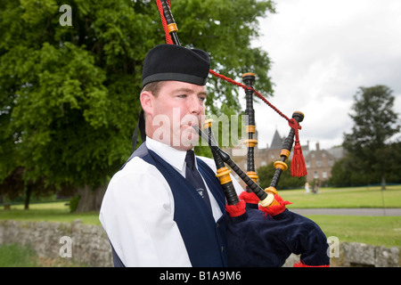 Douglas Smith Scottish piper tuning pipes in the grounds of Glamis Castle on the occasion of the Strathmore Highland Games, Scotland, UK Stock Photo