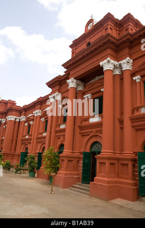 The red classical architecture facade of the Government Museum in Bangalore, Karnataka. Stock Photo