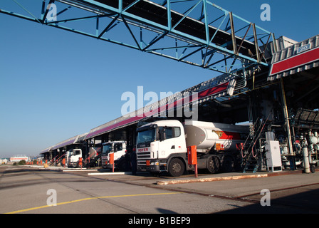 Hoyer fuel delivery tankers at Esso West London Terminal Stock Photo