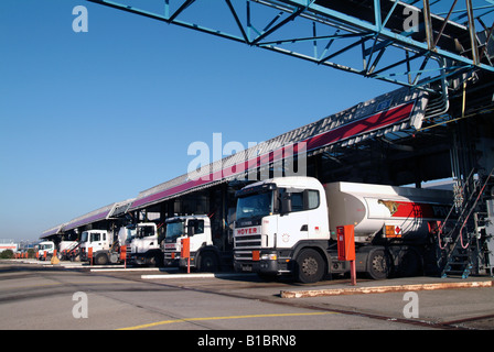 Hoyer fuel delivery tankers at Esso West London Terminal Stock Photo