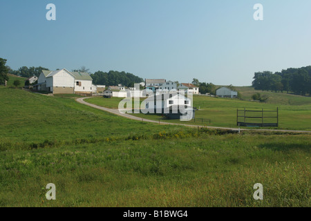 Amish Country Farm Central Ohio In front is the Steam Valley Parochial School Stock Photo