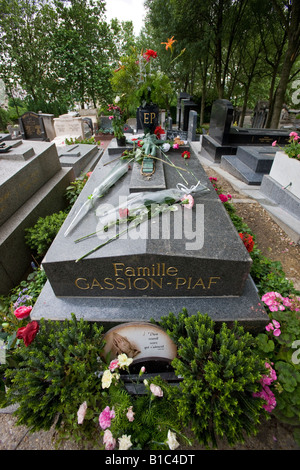 The grave of French singer Edith Piaf at Pere Lachaise Cemetery in Paris Stock Photo