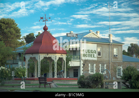 The Burra Hotel and Market Square Rotunda, Burra, South Australia Stock Photo