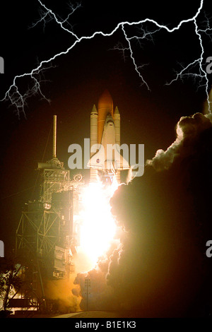 NASA Space Shuttle Discovery lifts off from Launch Pad 39B Stock Photo