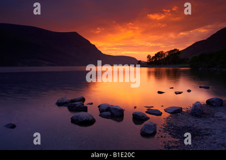 A beautiful midsummer sunset at Llyn Cwellyn in Snowdonia North Wales Stock Photo