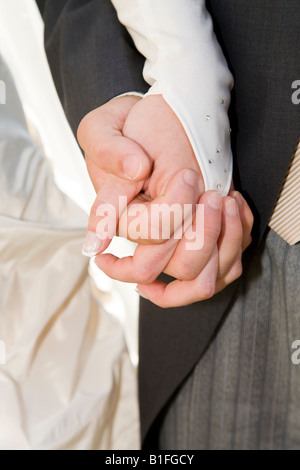 Brautpaar hält dich die Hände während der Hochzeit Stock Photo