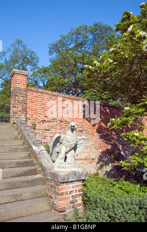 Stone statue of eagle on steps Waterlow Park Highgate London England UK Stock Photo