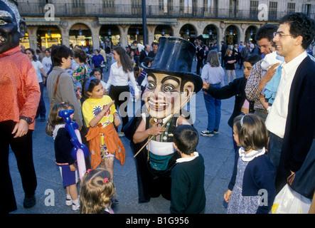 Spaniards, Spanish people, Juan Sahagun festival, Plaza Mayor, Salamanca, Salamanca Province, Castile-Leon, Spain, Europe Stock Photo