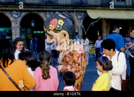 Spaniards, Spanish people, Juan Sahagun festival, Plaza Mayor, Salamanca, Salamanca Province, Castile-Leon, Spain, Europe Stock Photo