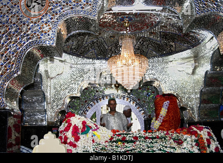 Muslim praying at the tomb or Dargah of the Sufi Saint Tawakkal Mastan, Cottonpet, Bangalore, Karnataka, India Stock Photo