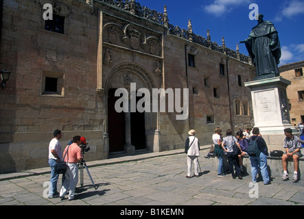 College students statue Fray Luis de Leon Patio de Escuelas University of Salamanca Salamanca Province Castile Leon Spain Europe Stock Photo