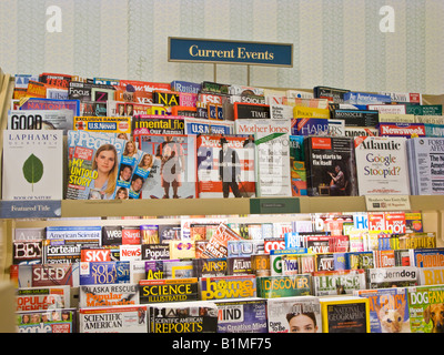 Barnes And Noble Magazine And Periodical Rack Stock Photo - Alamy