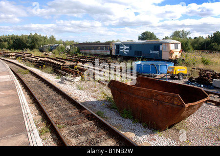 AN OLD ENGINE AND RAILWAY CARRIAGES USED AS SHEDS NEAR LYDNEY JUNCTION STATION GLOUCESTERSHIRE UK Stock Photo
