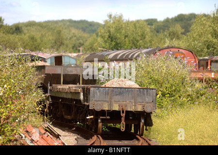 AN OLD WAGON AND RAILWAY CARRIAGES USED AS SHEDS NEAR LYDNEY JUNCTION STATION GLOUCESTERSHIRE UK Stock Photo