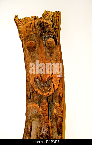 Housepost Iatmul Sepik River Papua New Guinea Stock Photo