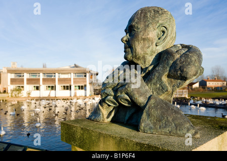 Sculpture of Sir Peter Scott at the Wildfowl & Wetlands Trust ...