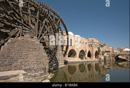 Hama Syria Noria waterwheel and Nur Ad-Din mosque Stock Photo