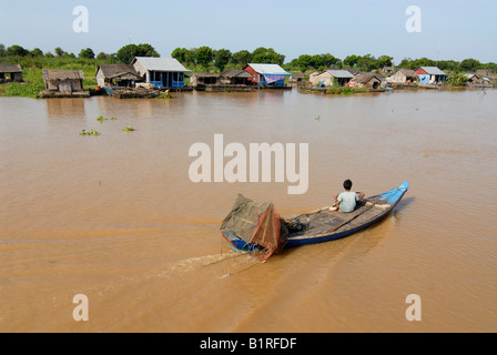 Boat on the Mekong River passing a village on the shore, Batambong, Cambodia, Asia Stock Photo