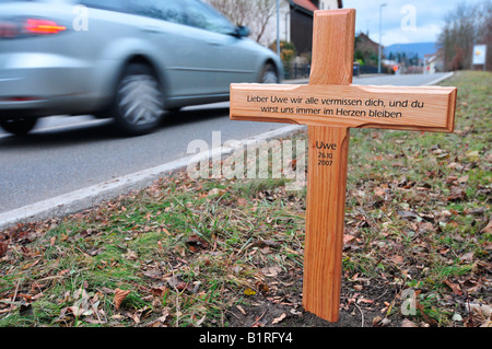 Memorial cross placed on the side of the road at the site of a deadly traffic accident, with an inscription, Riederich, Reutlin Stock Photo