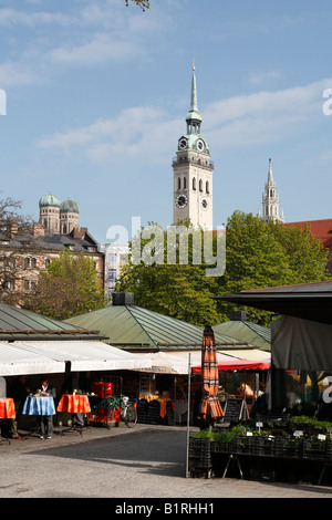 Viktualienmarkt in front of Frauenkirche Church, St. Peter's Church and the New Town Hall, Munich, Bavaria, Germany, Europe Stock Photo