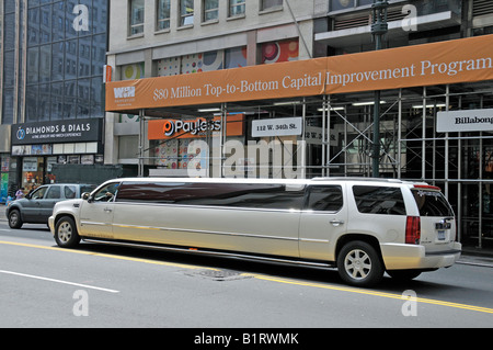 Stretch limousine, extra-stretch limo, Manhattan, New York City, USA Stock Photo