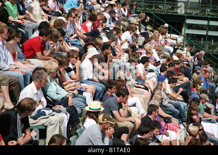 Crowds of spectators watching a tennis match at Wimbledon Stock Photo