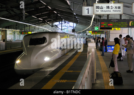 A Shinkansen train arriving at Shin Kobe Station, Hyogo Prefecture JP Stock Photo