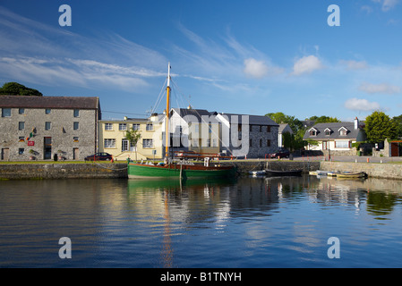 The 'Bad Mor' Glaway Hooker Sailing Boat in Kinvara Harbour, County Galway, Ireland Stock Photo