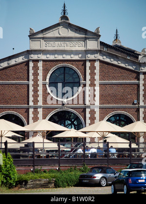 Cafe Restaurant het Pomphuis in the trendy dokken port area of Antwerp, Belgium Stock Photo