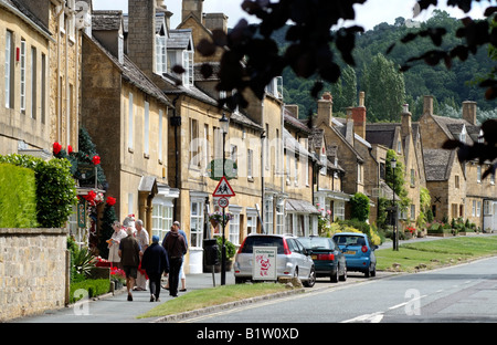 Broadway a northern Cotswold town in Worcestershire England UK Main street shops and housing Stock Photo