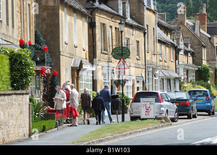 Broadway a northern Cotswold town in Worcestershire England UK Main street shops and housing Stock Photo