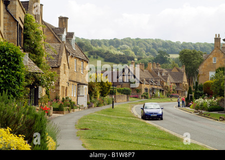 Broadway a northern Cotswold town in Worcestershire England UK Looking toward Fish Hill Stock Photo