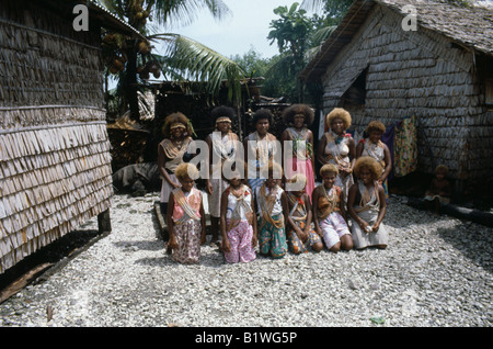 Solomon Islands Melanesia Malaita Province Lau Lagoon Foueda Island Group portrait of wedding dancers Stock Photo