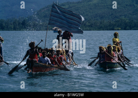 PACIFIC ISLANDS Melanesia Solomon Islands Malaita Province, Lau Lagoon. Wedding party arriving by canoe. Stock Photo