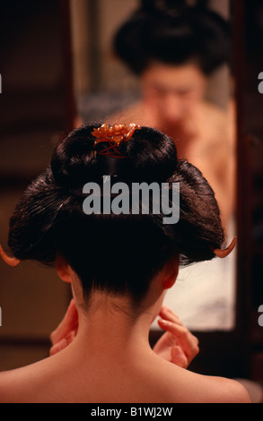 JAPAN Kyoto Gion Head of geisha seen from behind to show hairstyle with mirror reflection beyond. Stock Photo