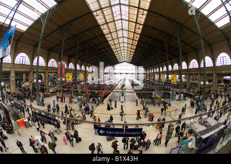 Trains, platforms, and passengers in Paris Gare du Nord France Europe EU Stock Photo