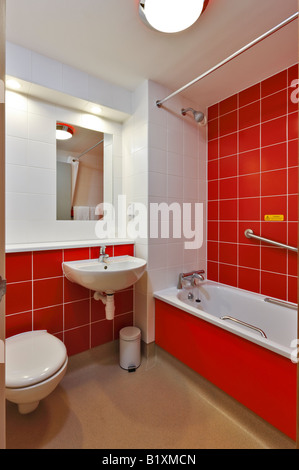 The interior of a Travelodge hotel bathroom Stock Photo - Alamy