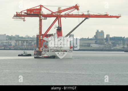 Delivery of one of the Worlds largest Super Post-Panamax dock-side gantry cranes, Port metro Vancouver Stock Photo