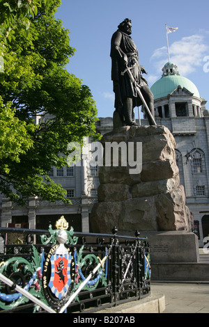 City of Aberdeen, Scotland. The William Wallace monument at Union Terrace with His Majesty’s Theatre in the background. Stock Photo