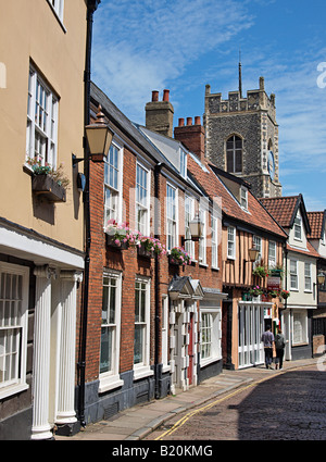 HOUSES ON PRINCES STREET NORWICH WITH VIEW OF ST GEORGES TOMBLAND CHURCH BEHIND NORFOLK ENGLAND UK Stock Photo