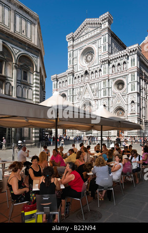 Sidewalk cafe in the Piazza San Giovanni with the Basilica di Santa Maria del Fiore, (the Duomo), Florence, Tuscany, Italy Stock Photo