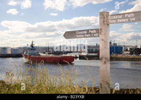 Duthie Park coastal path & wooden Torry Battery sign, Aberdeen City Harbour entrance,  Scotland UK Stock Photo