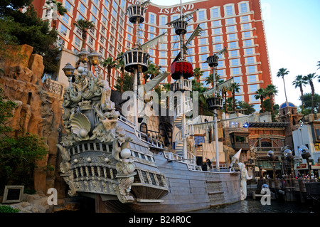 The Sirens Show at the Treasure Island Hotel Casino at night, Las Vegas ...