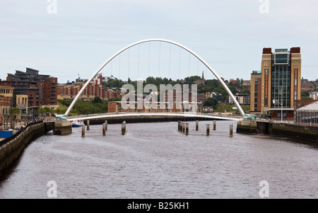Gateshead Millennium Bridge over River Tyne Stock Photo