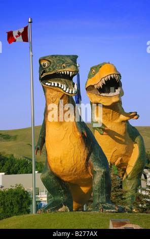 Pair of giant models of Tyrannosaurus Rex Dinosaurs in Drumheller, Alberta, Canada Stock Photo