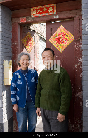 Mr and Mrs Wu outside their home in the Hutongs area Beijing China Stock Photo