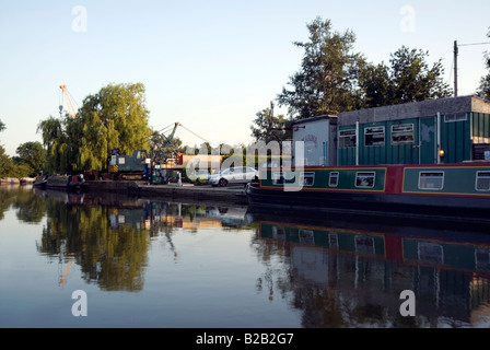 Crane accident on 23 July 2008 at Willowbridge Marina Stoke Road Bletchley Milton Keynes MK2 3JZ on the Grand Union Canal which Stock Photo