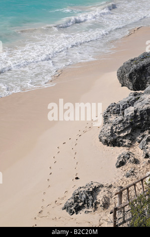 Bay at the foot of the Castle, El Castillo, footprints in the sand, Tulum, Mayan archaeological excavation, , Yucatan Peninsula Stock Photo